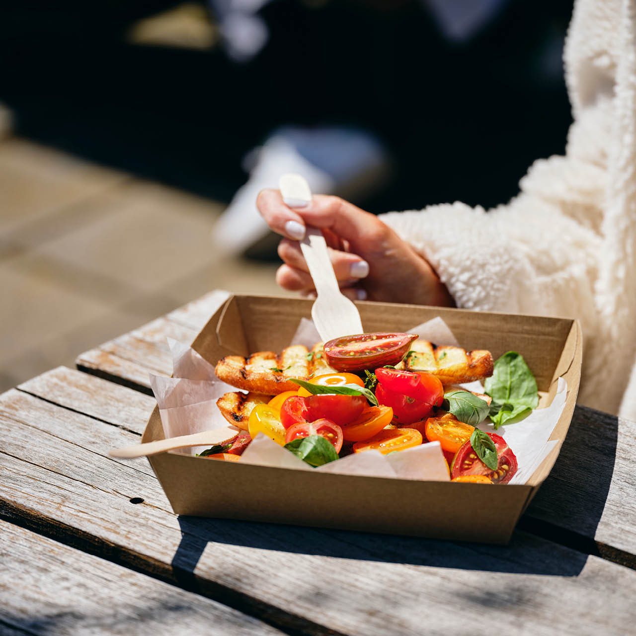 Image of Detpak Endura carton with a salad